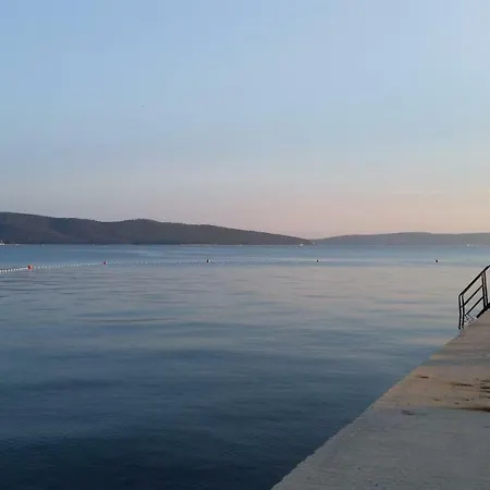 Dvor Ana 公寓 Kaštela