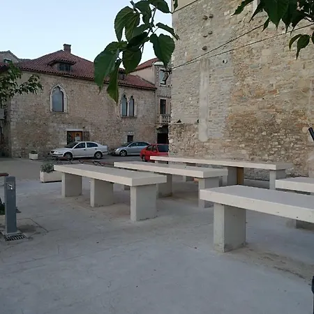 Dvor Ana 公寓 Kaštela