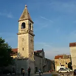 Dvor Ana *