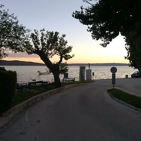 Dvor Ana 公寓 Kaštela