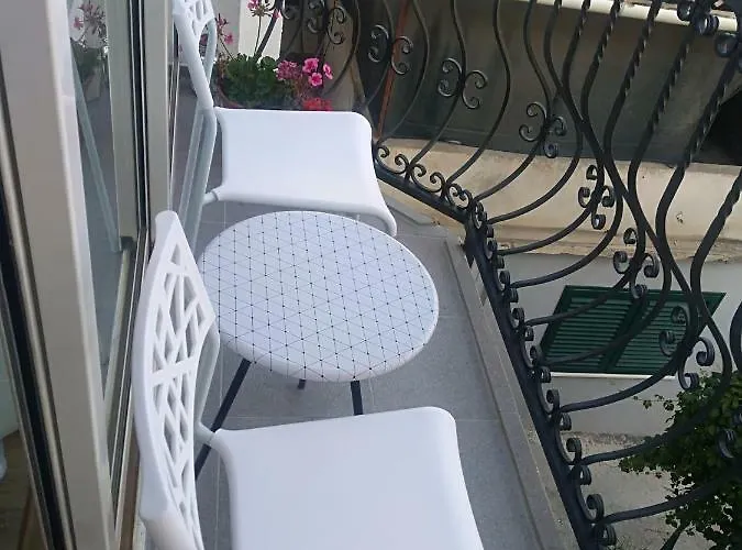 Dvor Ana Apartment *